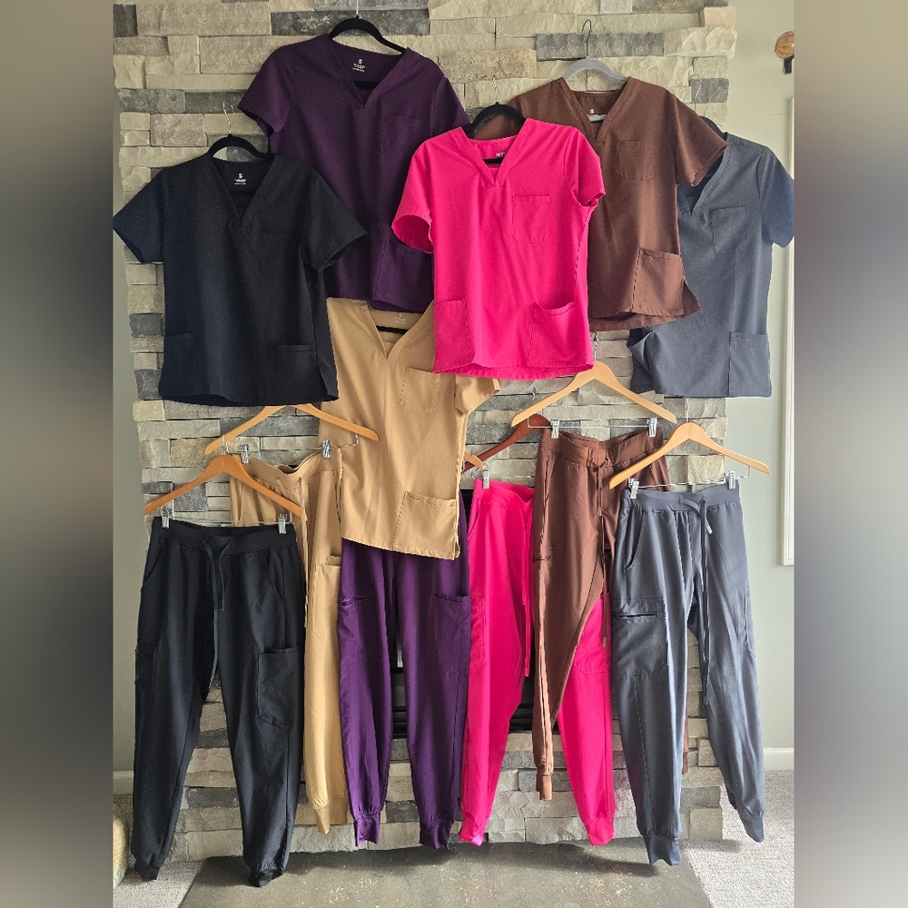Cozyfit Women's Multi-Color Scrub Pants Top Set Sz Small EUC..